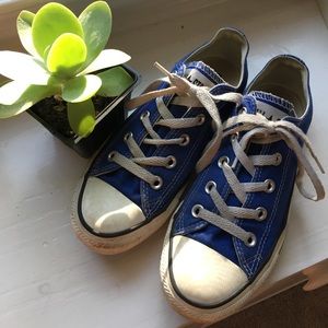 Blue Converse 💙
